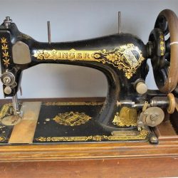 Singer 28K Hand Crank 1905 Sewing Machine